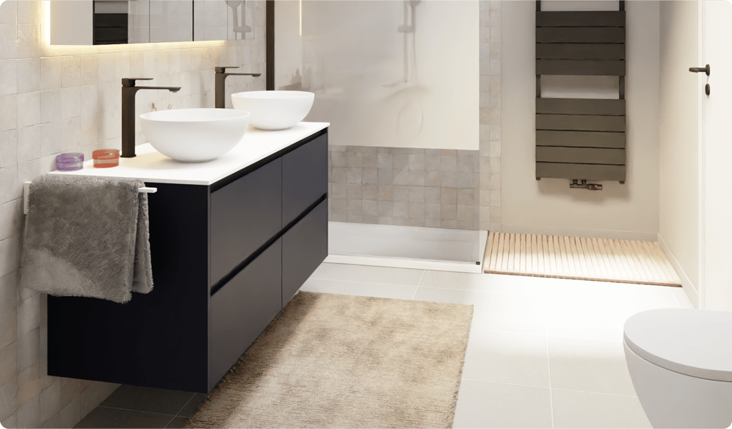 ruime badkamer met matzwart meubel, dubbele witte waskom, betegelde muren en inloopdouche. Slim ontwerp van x²o badkamers.