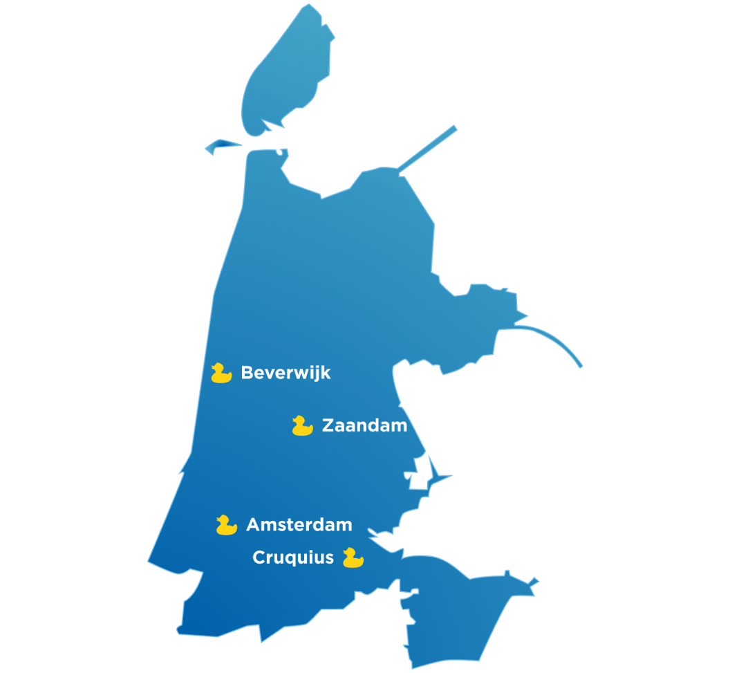 Blauwe kaart van Noord-Holland met x²o badkamers showrooms aangeduid in Beverwijk, Zaandam, Amsterdam Cruquius en Cruquius.