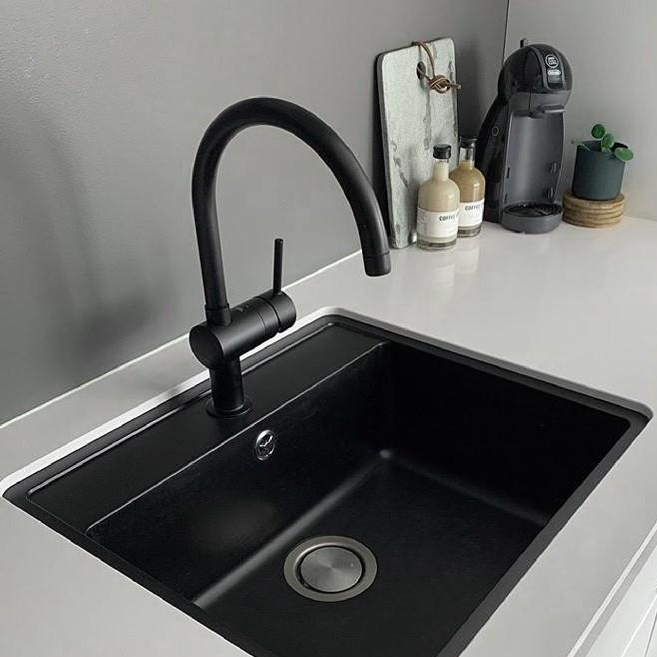Grohe Minta C-uitloop keukenkraan mat zwart 32917KS0