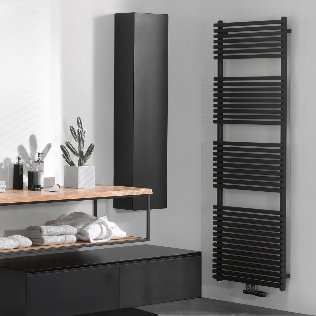 Vipera Vesuvio enkele handdoekradiator 50 x 180 cm centrale verwarming mat zwart zij- en middenaansluiting 1.232W