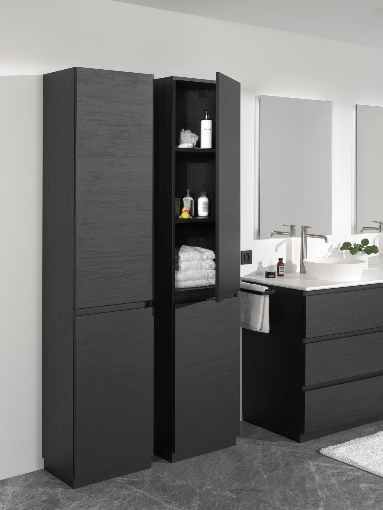 Balmani Lucida Badhochschrank: Stehend, links, Eiche Schwarz, 45 x 35 x 195 cm