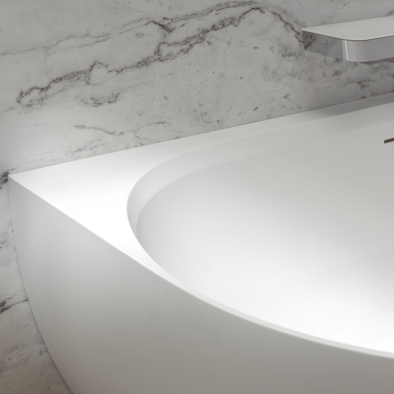 Balmani Forte halb freistehende Badewanne: 170 x 78 cm, Solid Surface, Weiß matt