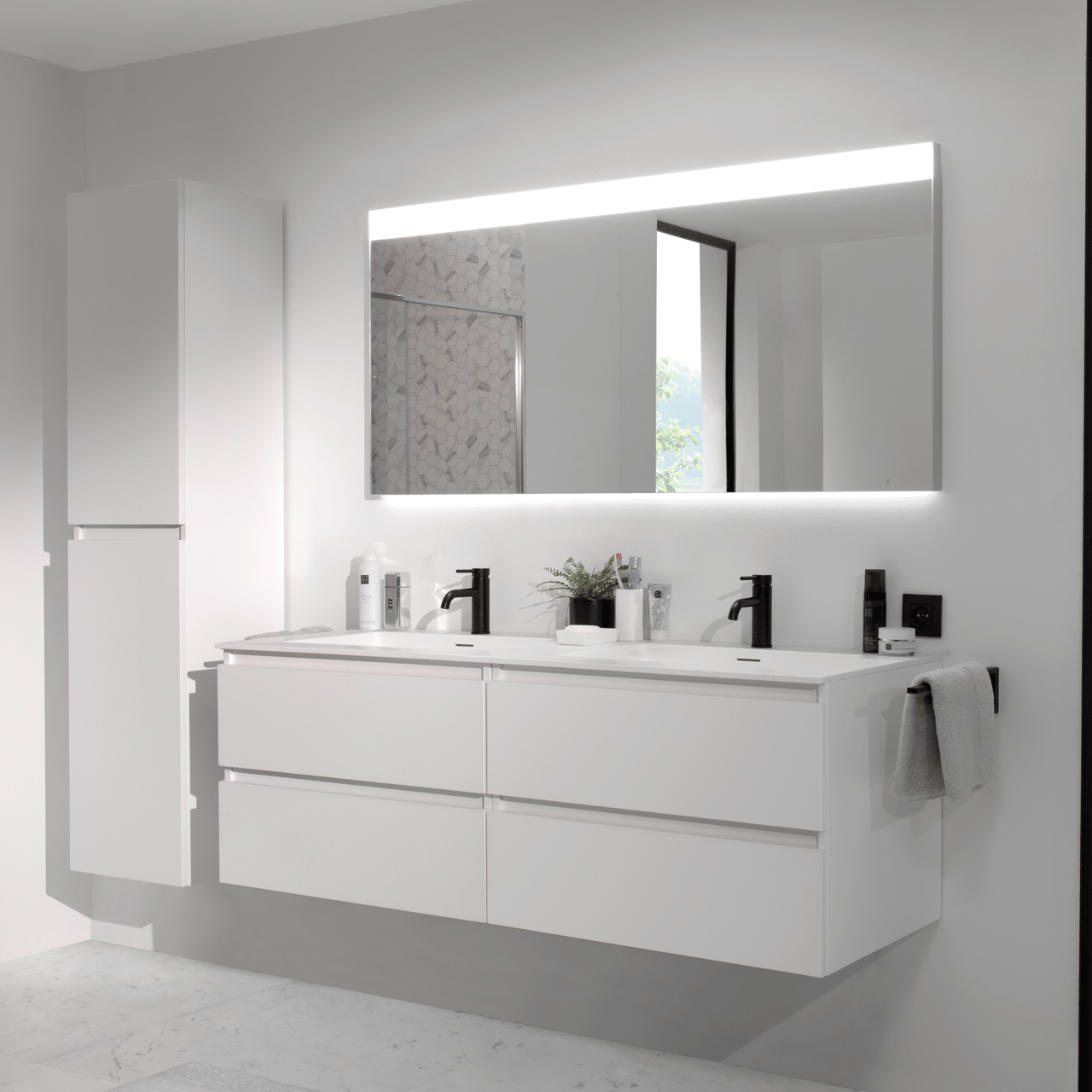 Storke Lucera rechthoekig badkamerspiegel 150 x 70 cm met spiegelverlichting en anti-damp