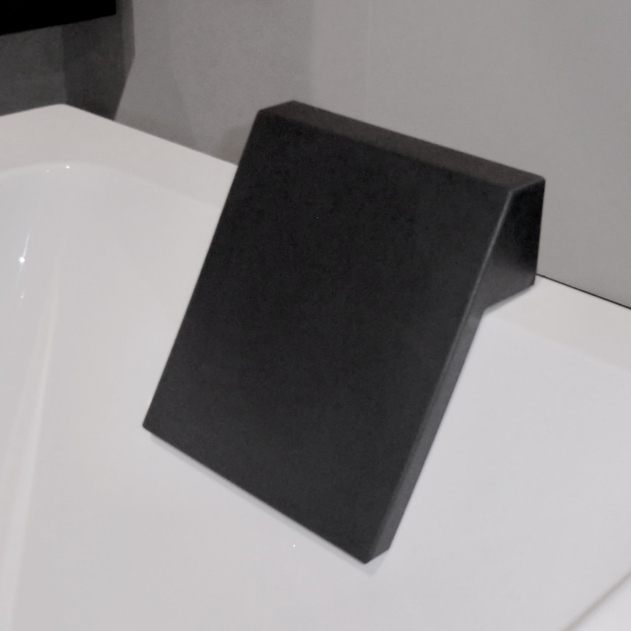 Luca Varess Asista coussin de bain gris