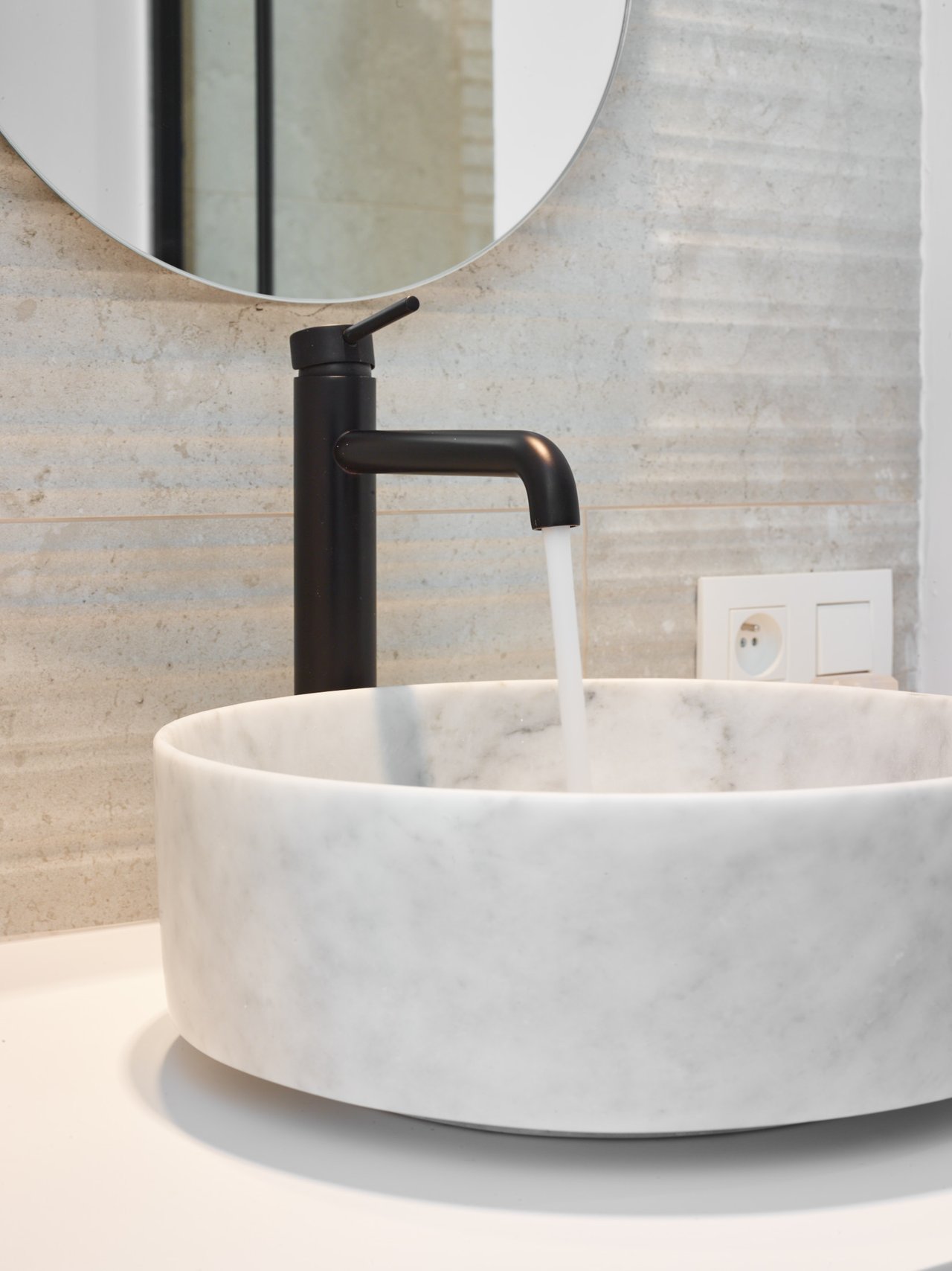 Balmani Fato Aufsatzwaschbecken: Carrara-Marmor, rund, Ø 37,5 cm