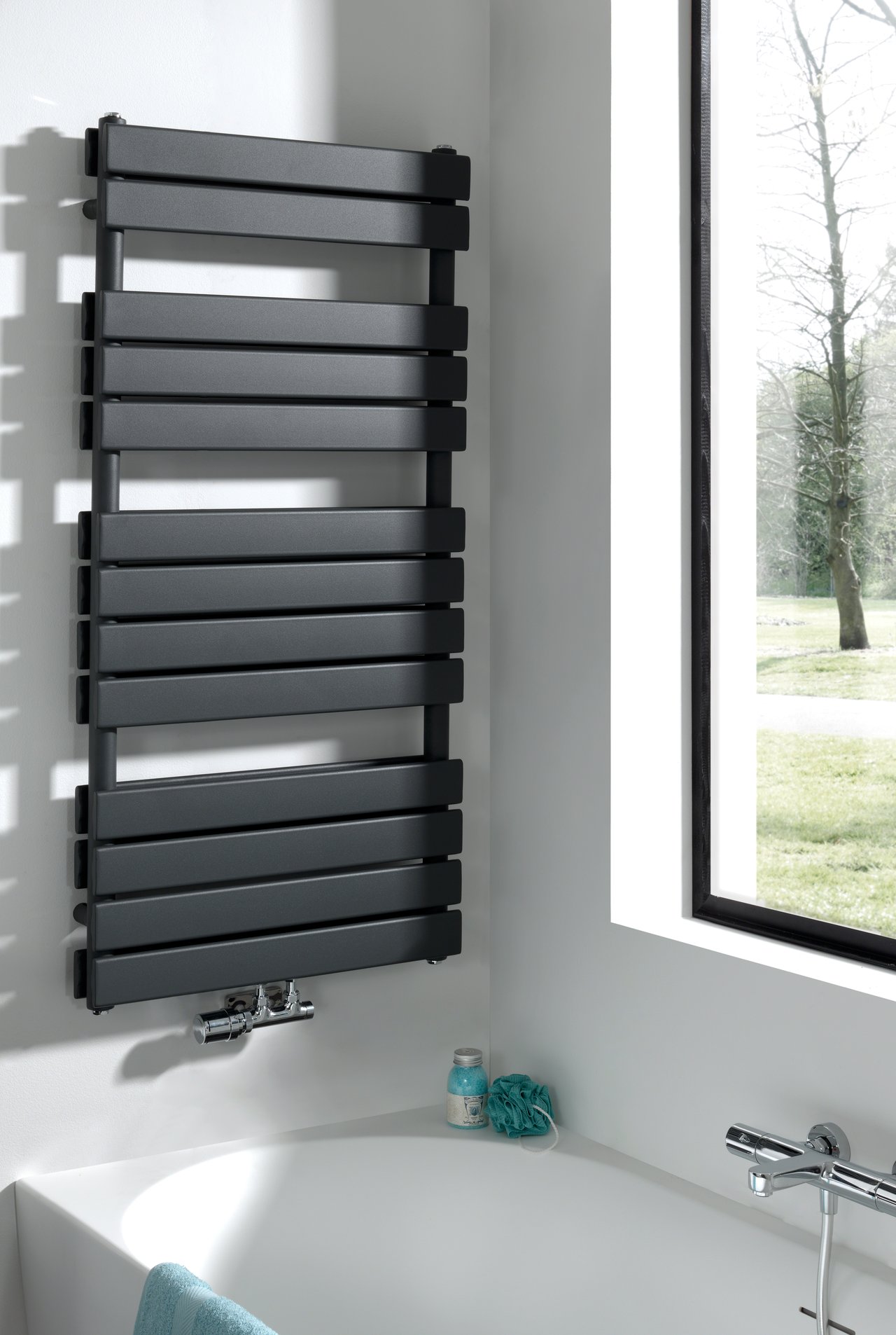 Vipera Vulcan dubbele handdoekradiator 60 x 123 cm centrale verwarming mat zwart zij- en middenaansluiting 1.317W