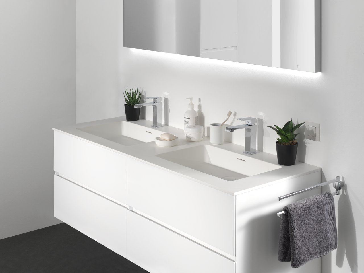 Storke Mata dubbele wastafel matte solid surface 150 x 52 cm, crepine inbegrepen