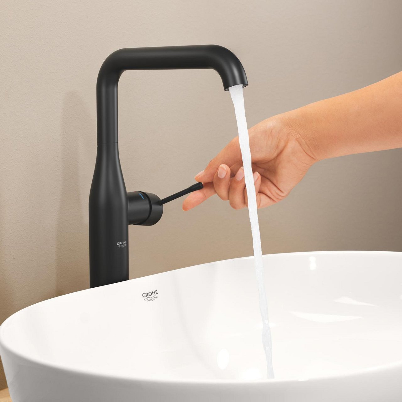 Grohe Essence Waschbecken Armatur: Erhöht, Schwarz matt