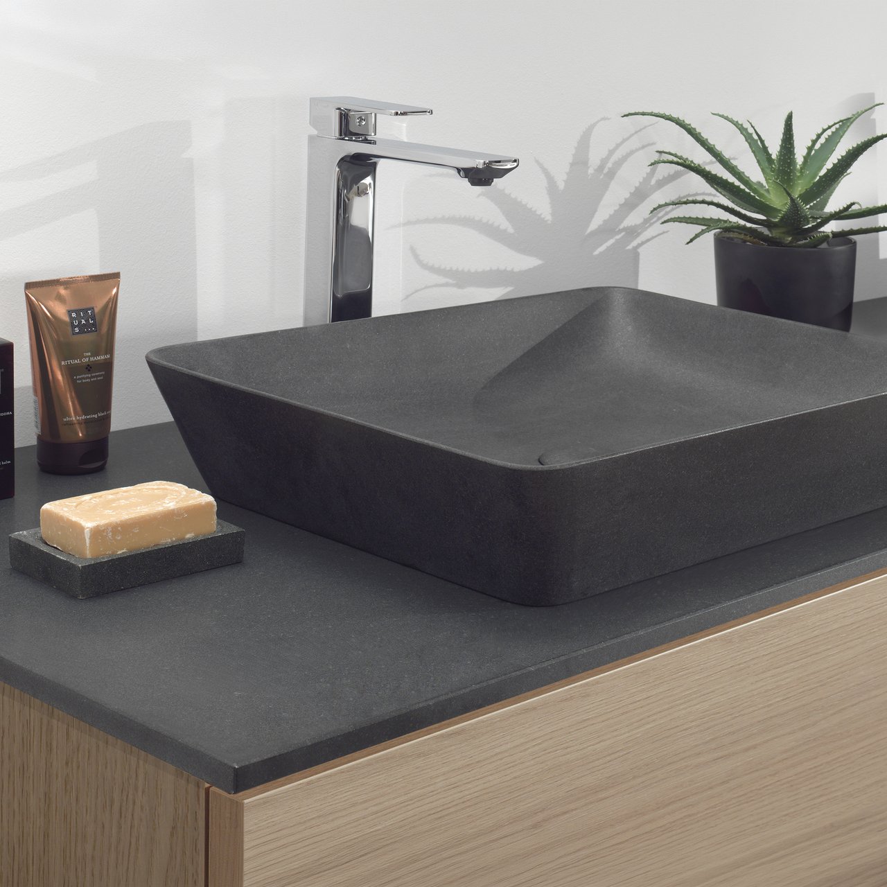 Balmani Stretto Einzel- oder Doppelwaschtischplatte, Granit poliert, 150 x 55 cm