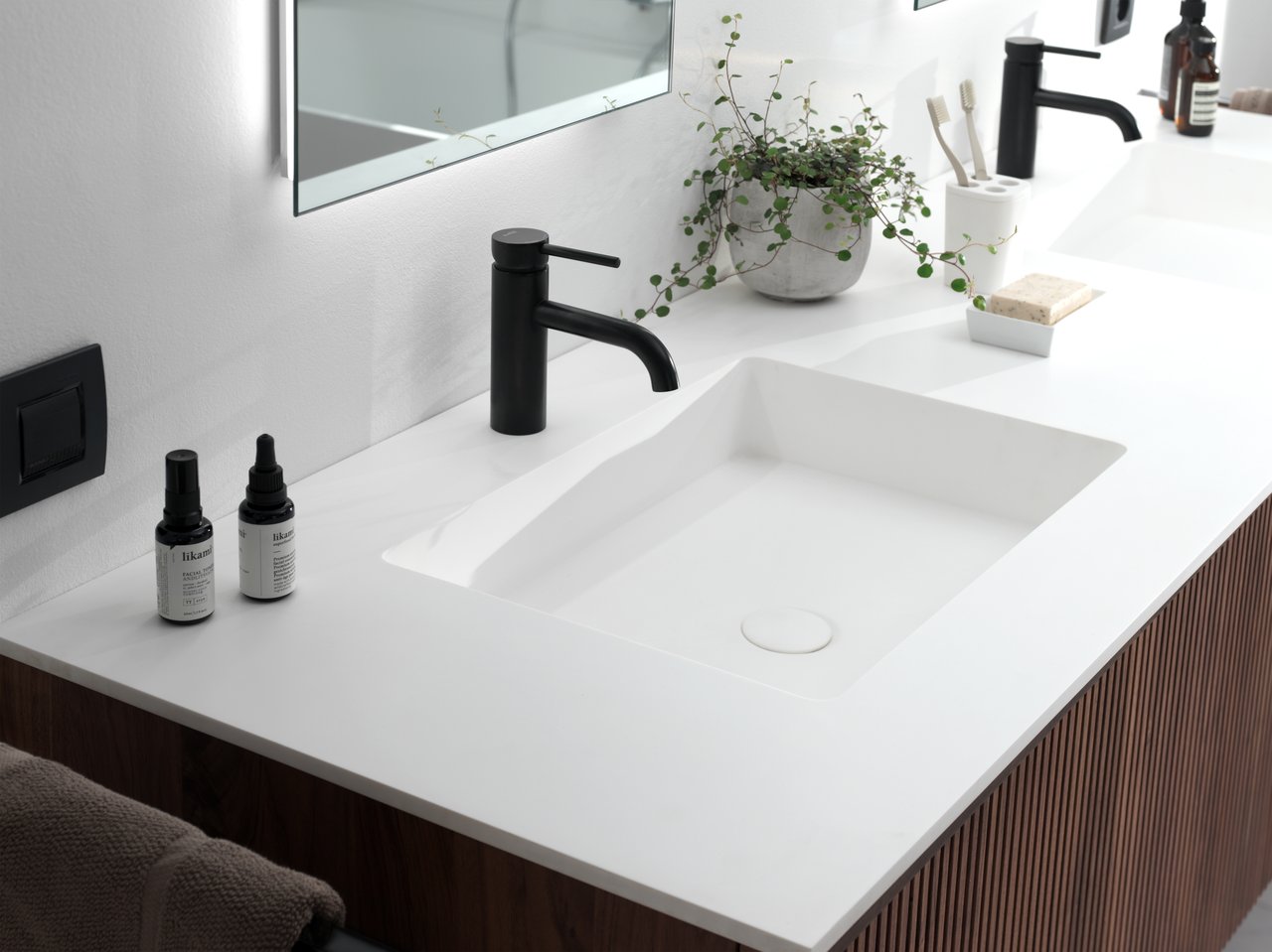 Balmani Click Curved afvoerplug afsluitbaar Solid Surface