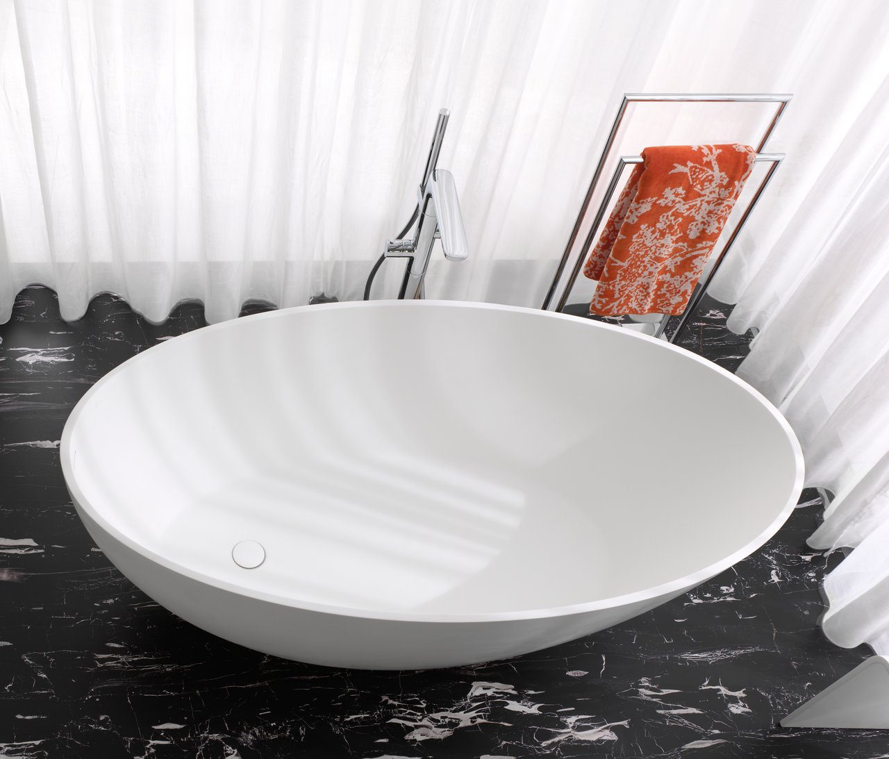 Balmani Fahro ovaal vrijstaand bad 170 x 85 cm Solid Surface mat wit