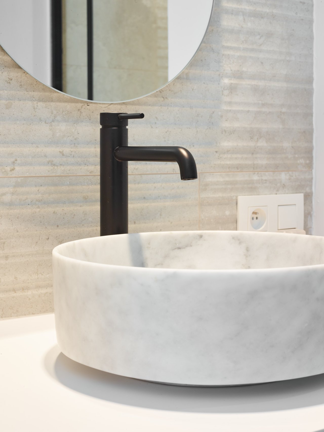 Balmani Fato Aufsatzwaschbecken: Carrara-Marmor, rund, Ø 37,5 cm