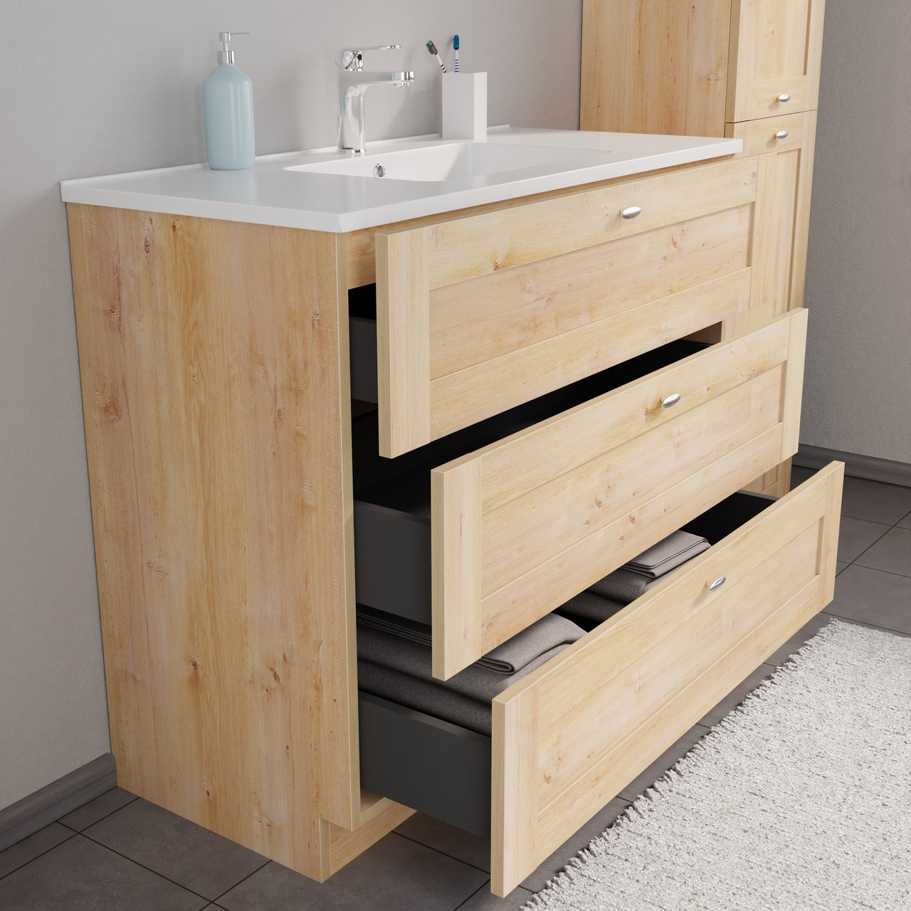 Houten wastafelmeubel met witte wastafel, geopende lades, handdoeken en bijpassende hoge kast.