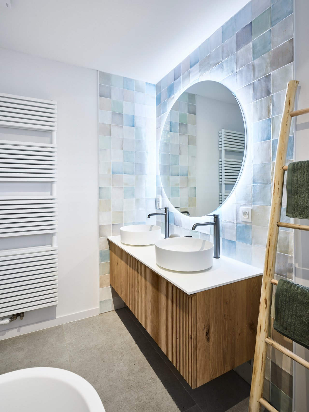 Balmani Giro rond badkamerspiegel Ø 110 cm met spiegelverlichting en anti-damp