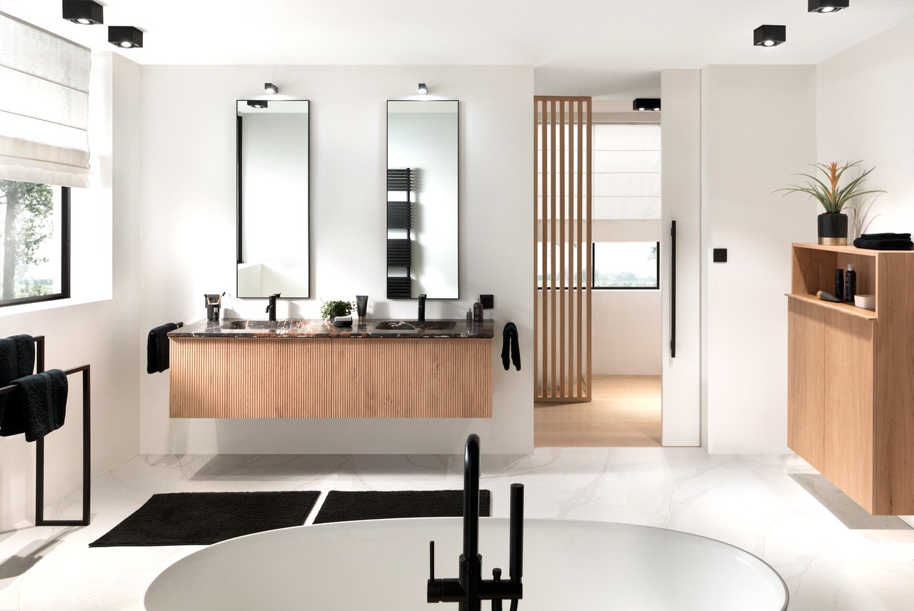 Balmani Minimalism LED Spiegelbeleuchtung: 4 cm, Schwarz