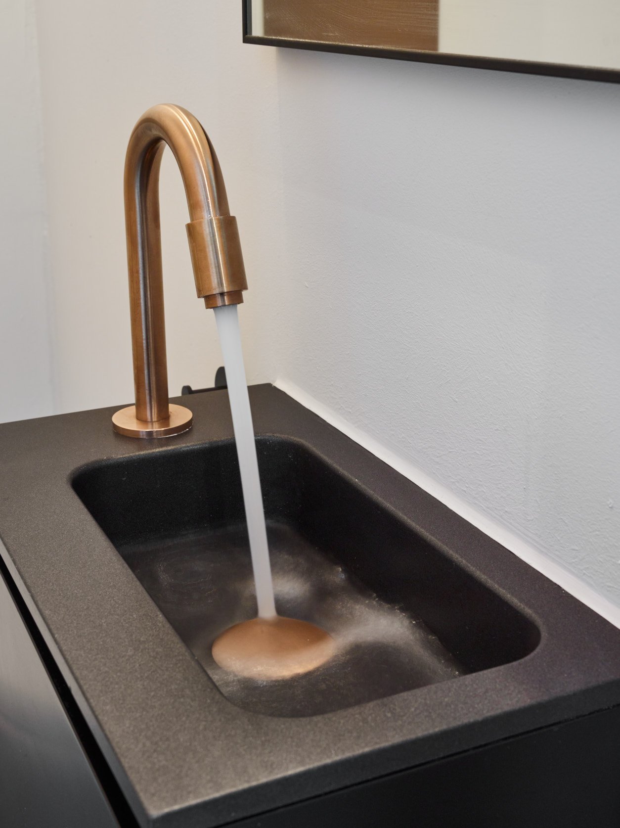 Storke Fina handenwasser 40 x 22 cm Mat Zwart