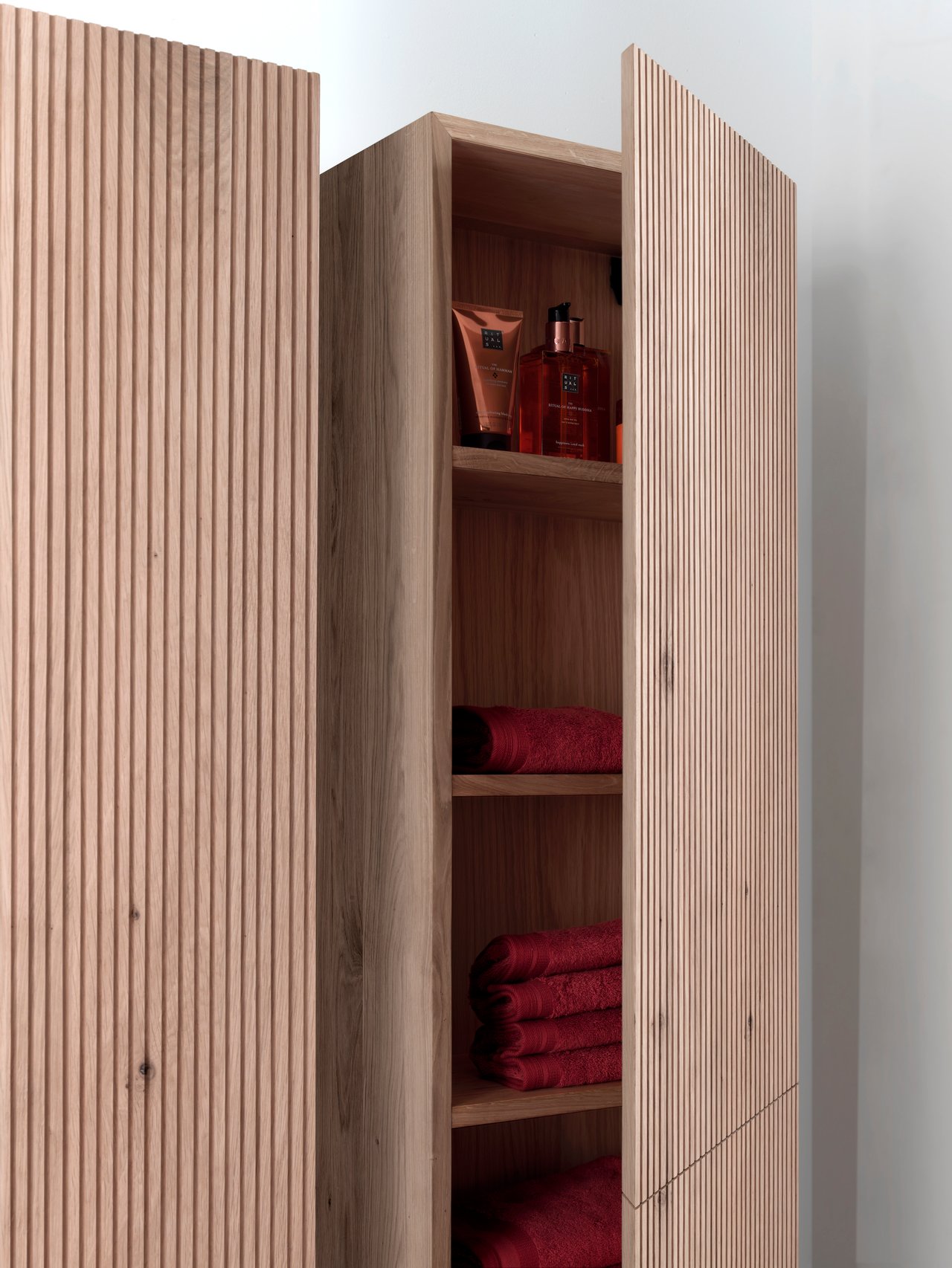 Balmani Forma zwevende badkamerkast natuur eik 42 x 30 x 150 cm vert. sym. groef