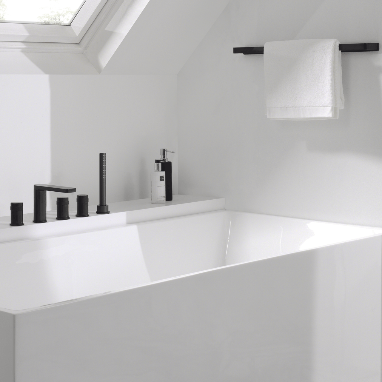 Blaufoss Sonic 5-gats badrandkraan met douchekop mat zwart