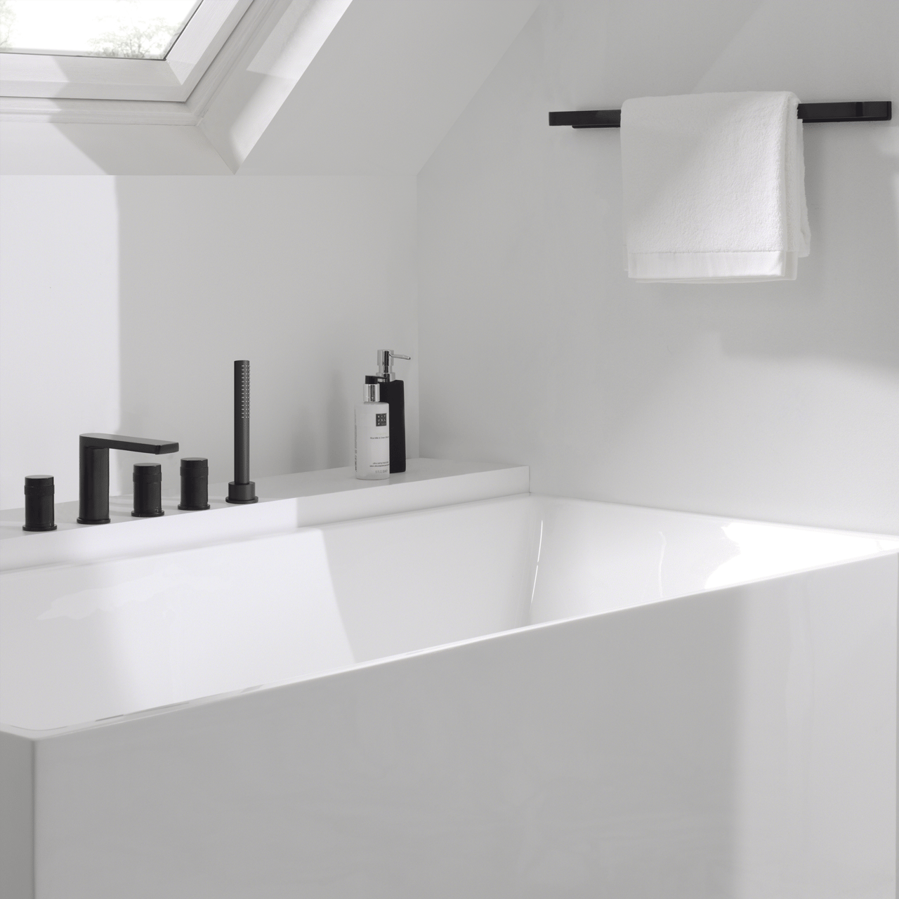 Blaufoss Sonic 5-gats badrandkraan met douchekop mat zwart