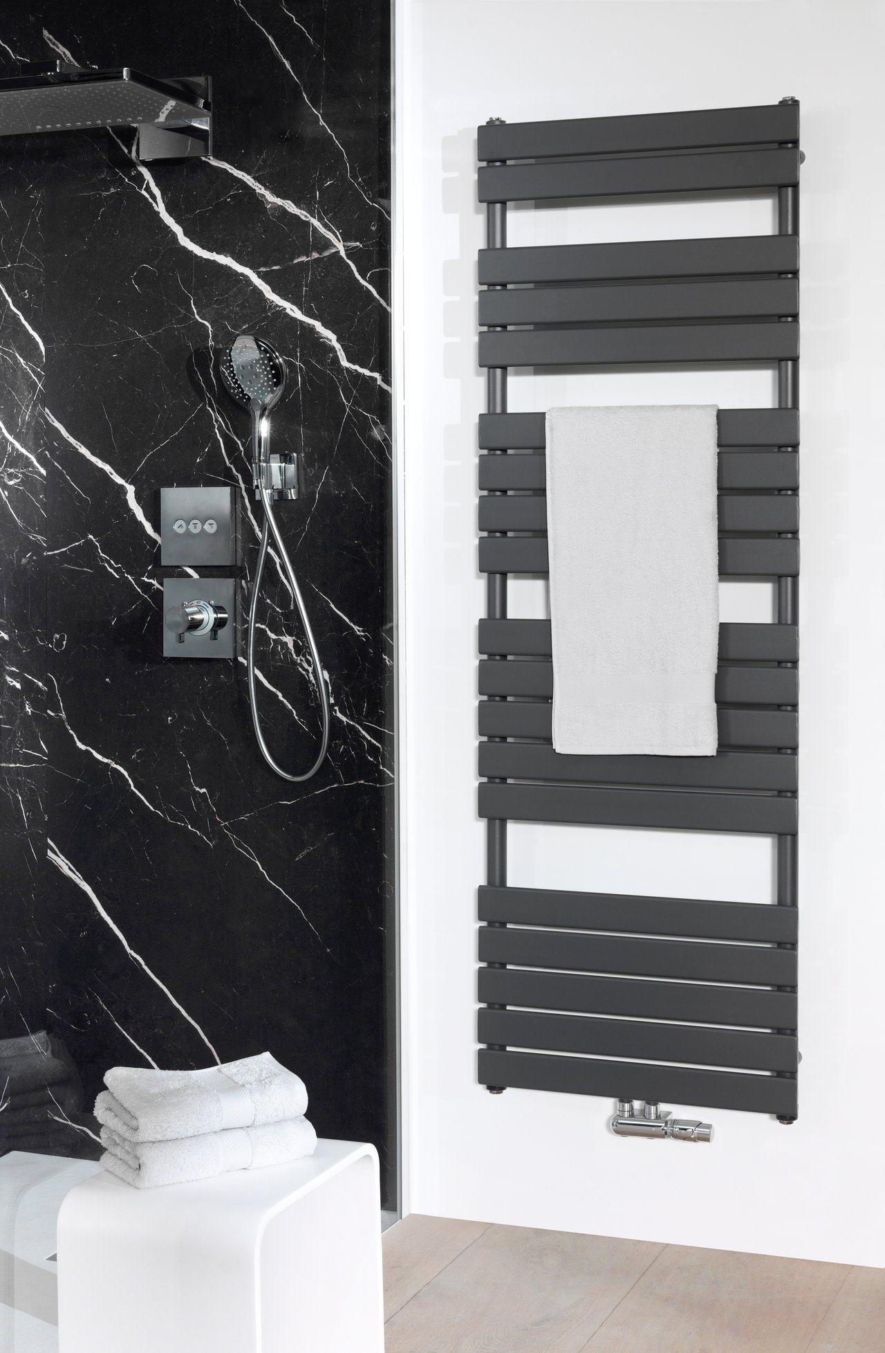 Vipera Vulcan enkele handdoekradiator 60 x 180 cm centrale verwarming antraciet grijs zij- en middenaansluiting 1.320W