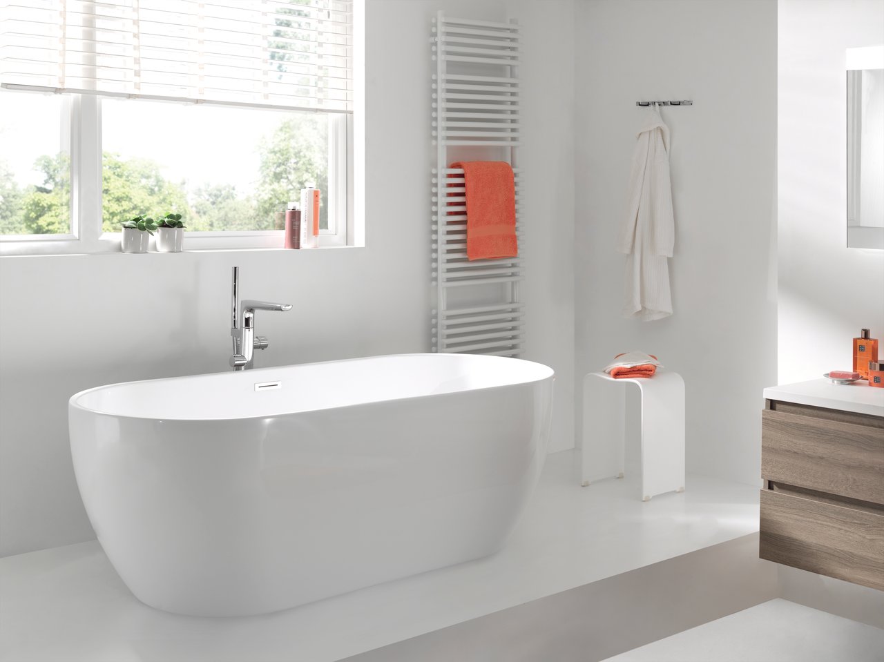Luca Varess Vesta ovaal vrijstaand bad 178 x 78 cm acryl hoogglans wit