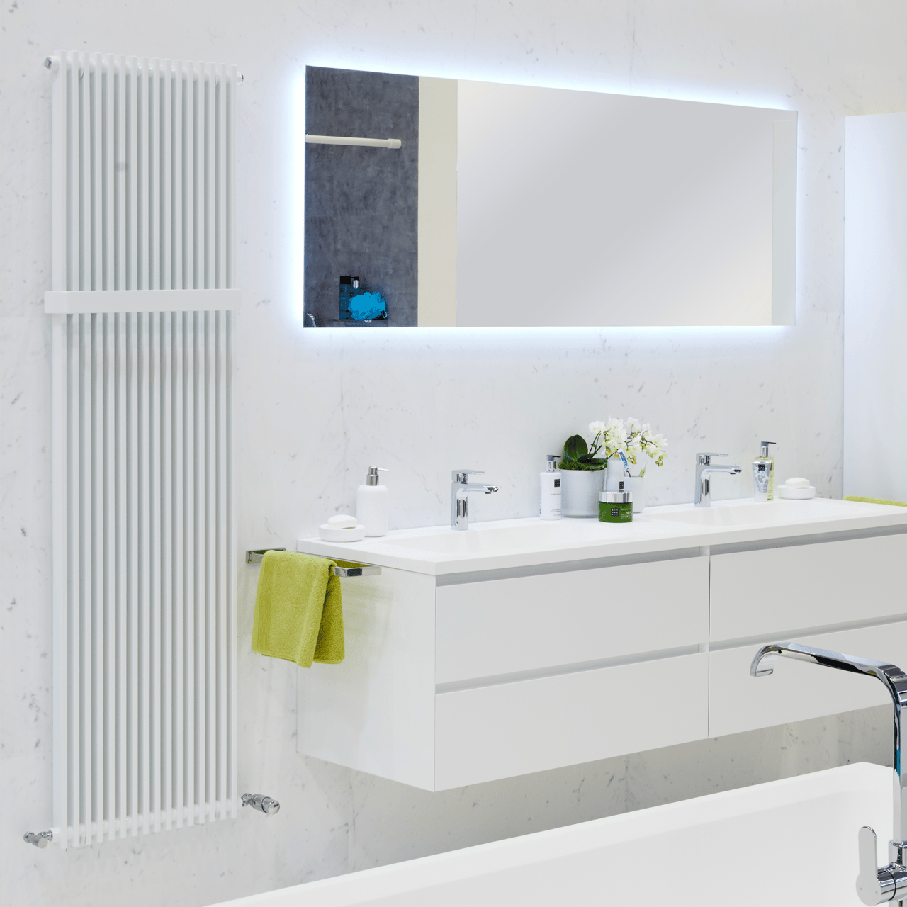 Vipera Corrason enkele badkamerradiator 50 x 180 cm centrale verwarming glanzend wit zijaansluiting 1.649W