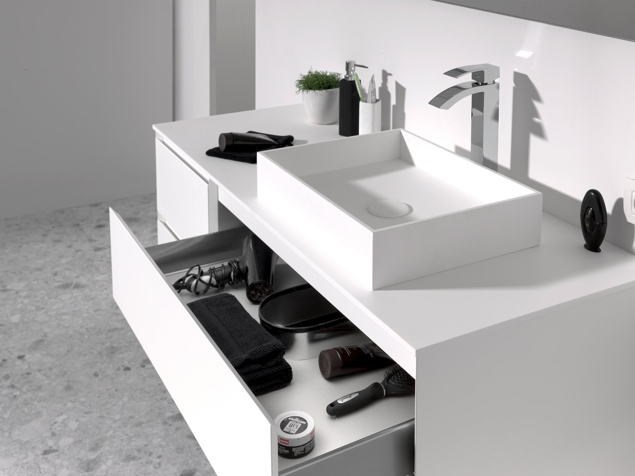 Balmani Stretto enkel of dubbel tablet matte Solid Surface 135 x 55 cm