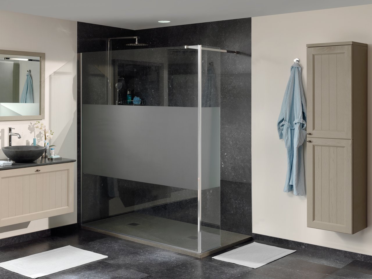 Balmani Modular Walk-In-Dusche mit fester Seitenwand 180 x 200 cm, Klarglas mit mattiertem Streifen, Profil chrom glänzend