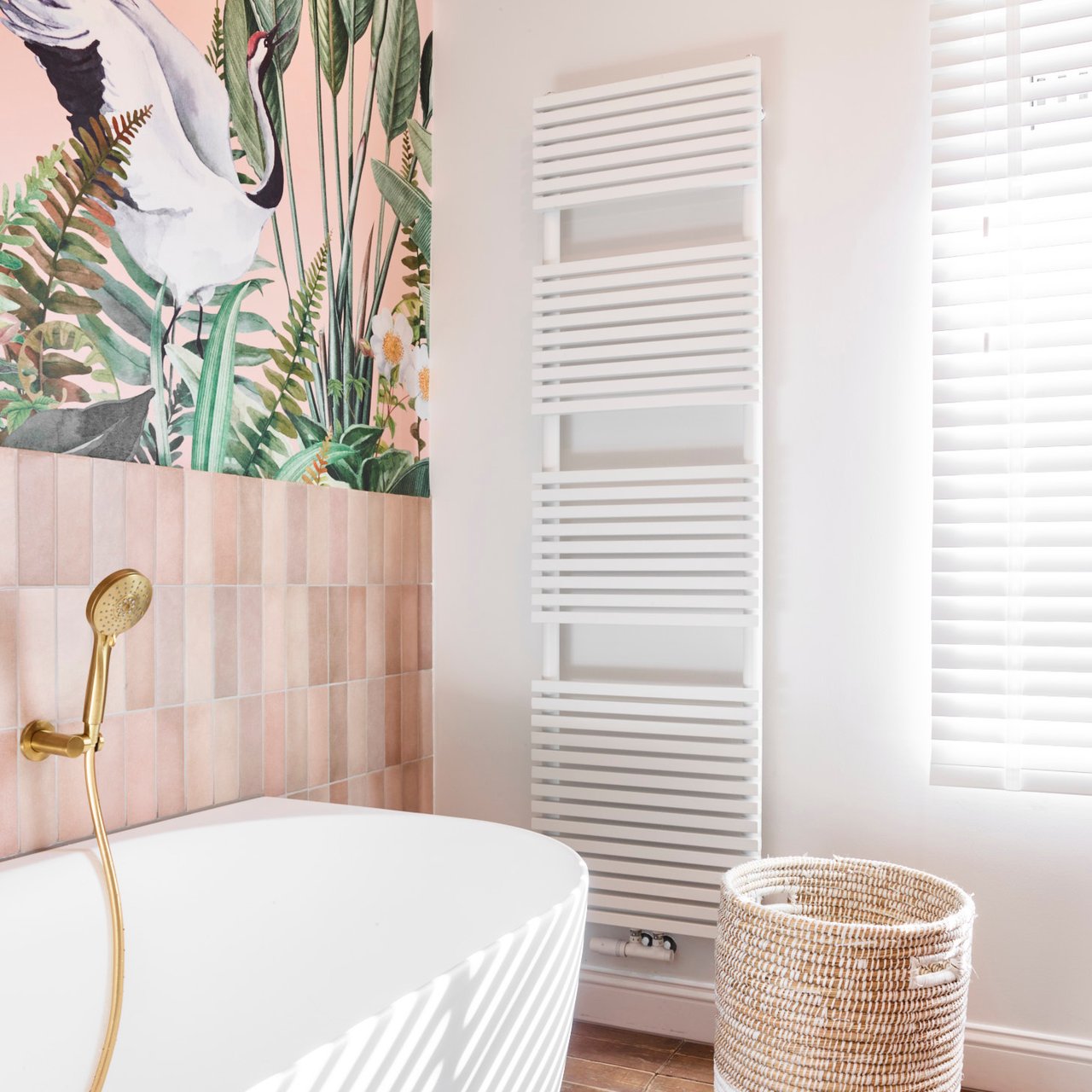 Vipera Vesuvio enkele handdoekradiator 50 x 180 cm centrale verwarming mat wit zij- en middenaansluiting 1.232W