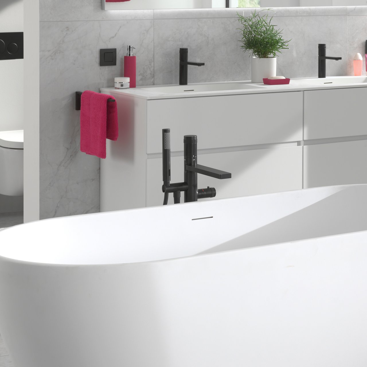 Blaufoss Sonic Thermostat freistehende Badewannen-Armatur mit Brausekopf, schwarz matt