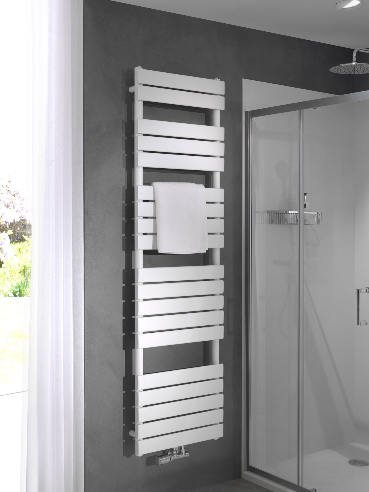 Vipera Vulcan enkele handdoekradiator 50 x 180 cm centrale verwarming mat wit zij- en middenaansluiting 1.044W