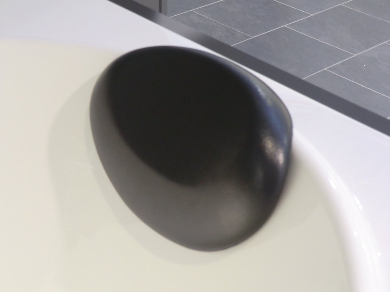 Luca Varess Riposo coussin de bain noir