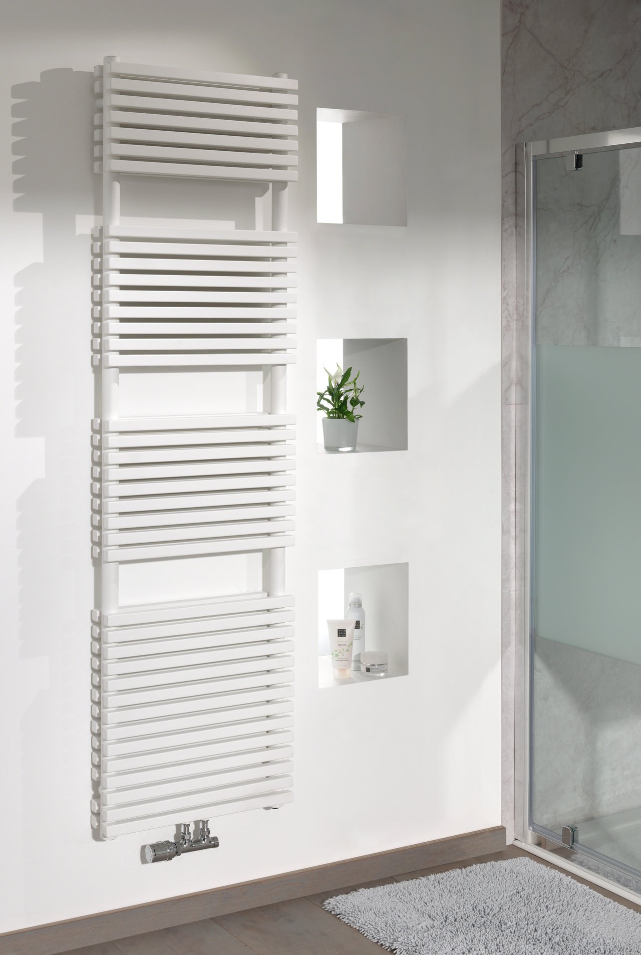 Vipera Vesuvio dubbele handdoekradiator 60 x 180 cm centrale verwarming mat wit zij- en middenaansluiting 2.175W