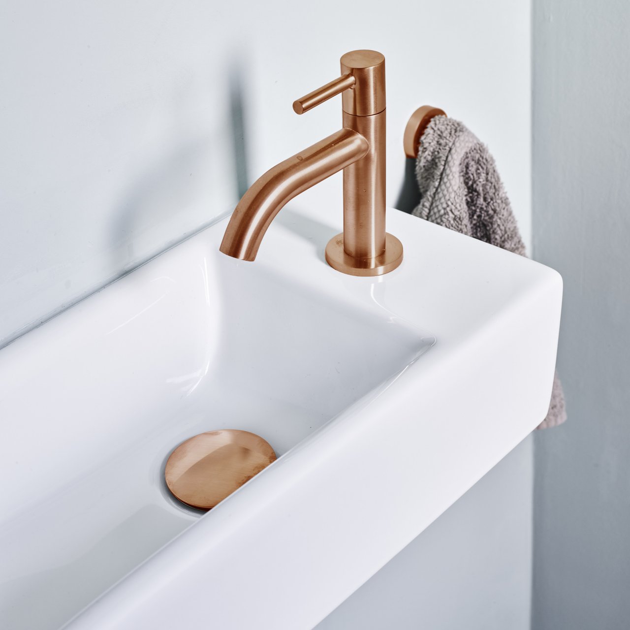 Luca Varess Cubic midi Lave-mains blanc brillant Porcelaine 40x20cm droite avec robinet Rosegold et fournitures