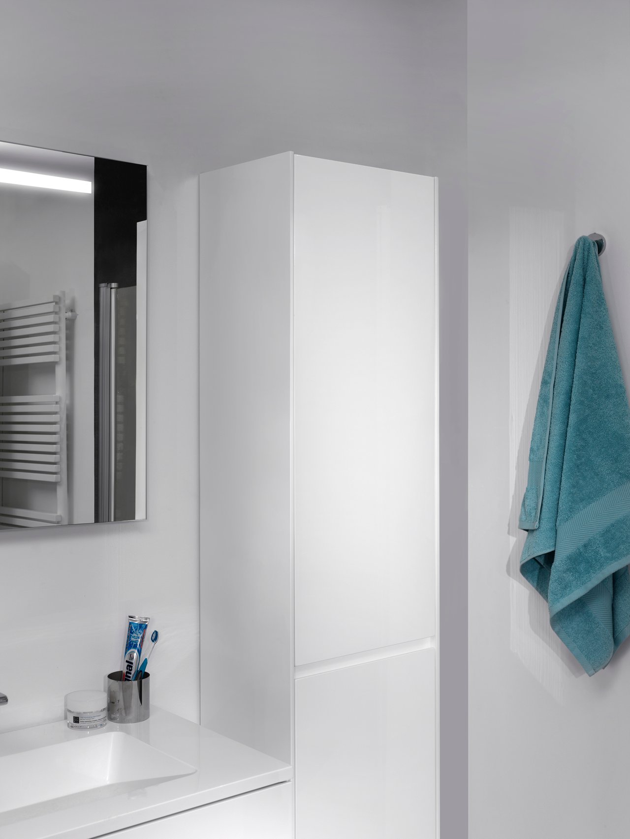 Storke Edge staande badkamerkast links Hoogglans Wit 40 x 30 x 200 cm