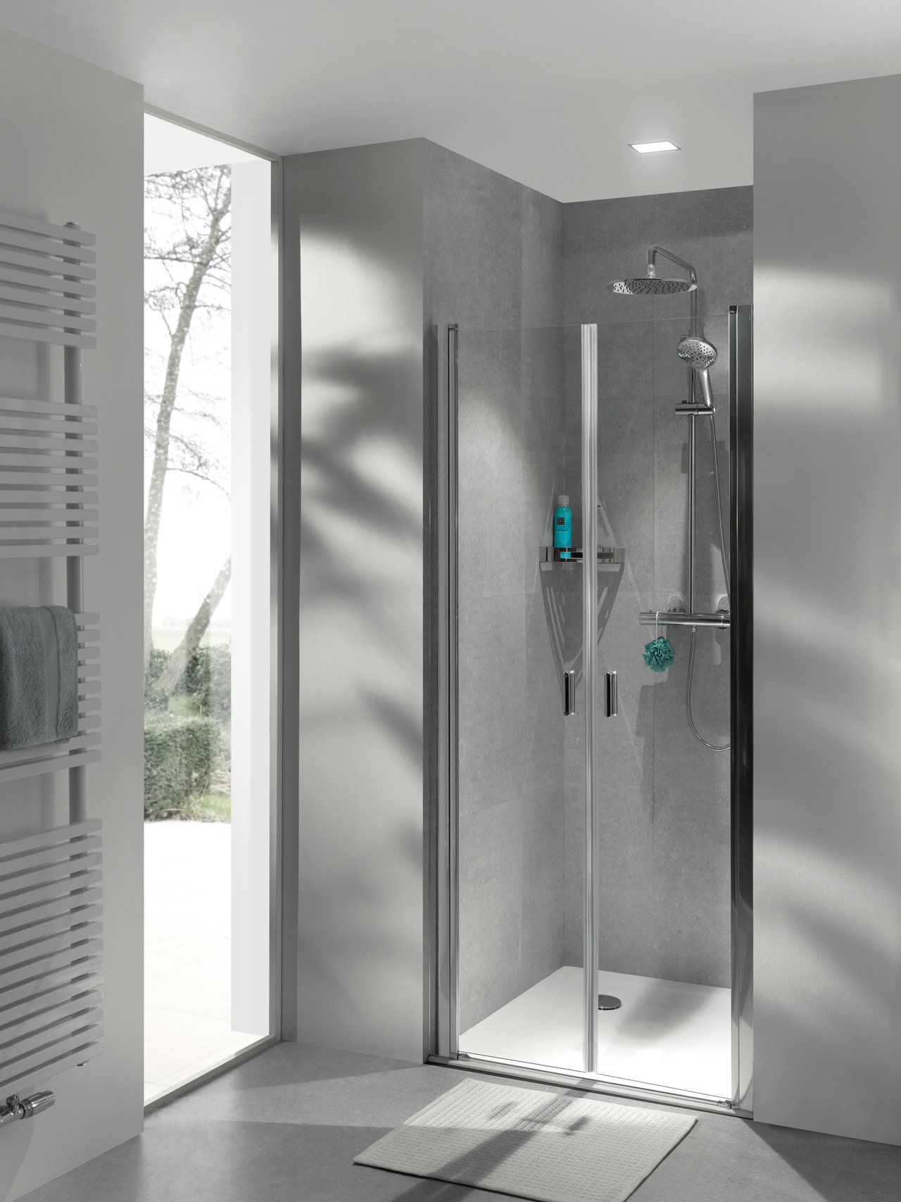 Luca Varess Romeo porte battante 90 x 190 cm verre transparent profil chrome brillant