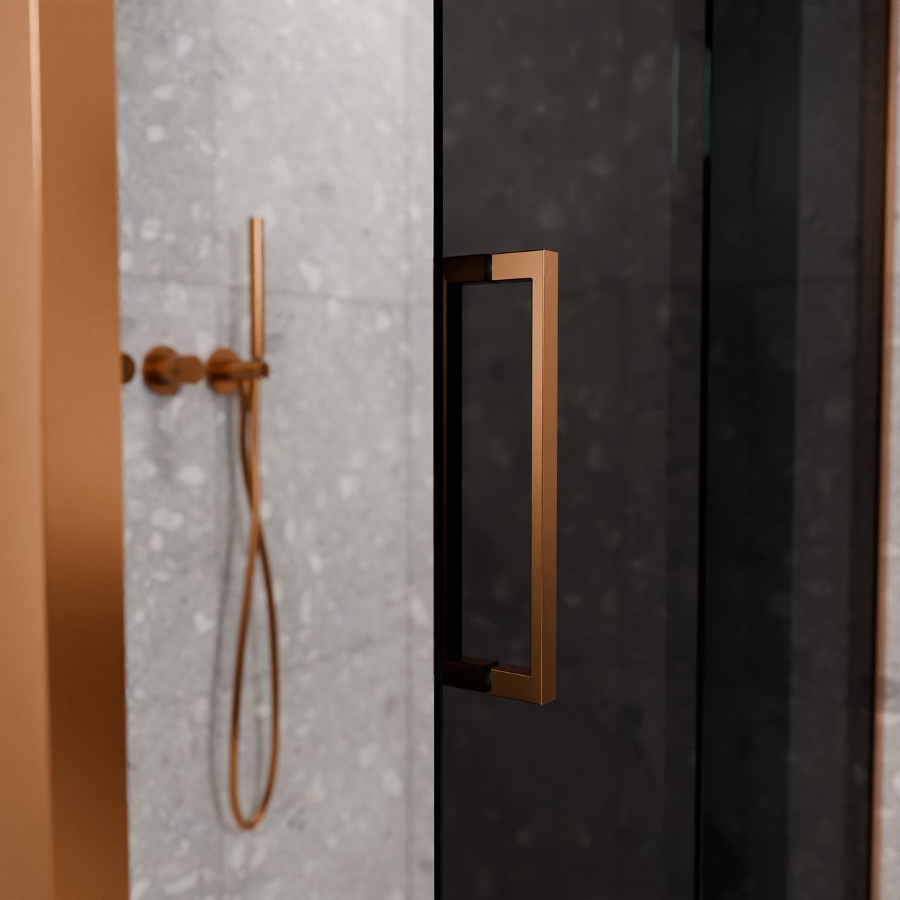 Balmani Senses Design douchehoek met rechtse schuifdeur en vaste zijwand, 160 x 90 cm, Rookglas, Brushed Rosegold profielen, met coating