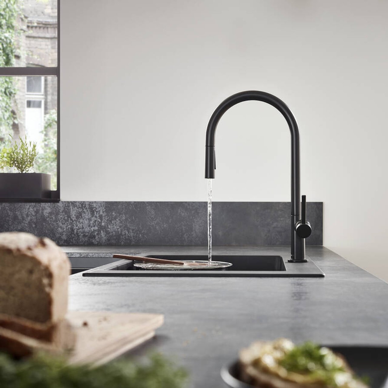 Hansgrohe Talis M54 210 2jet, Küchenarmatur: Schwarz matt, mit ausziehbarer Handbrause