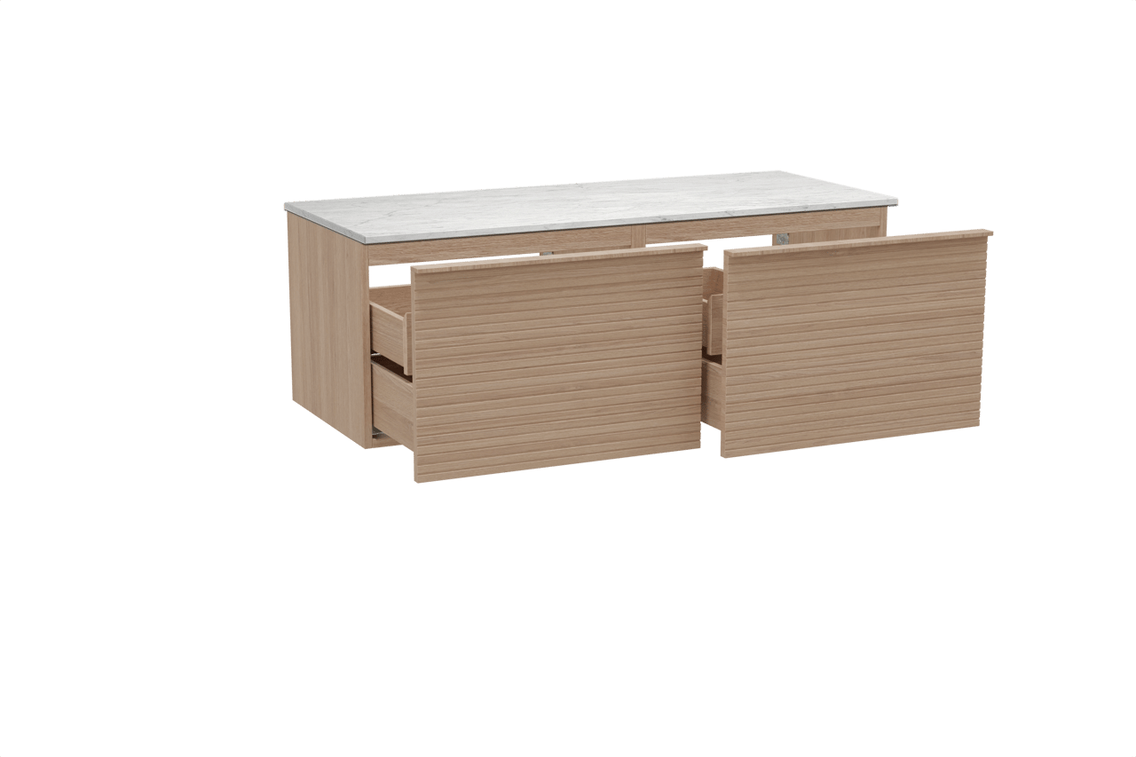 Balmani Forma hängendes Möbelstück Set: 135 x 55 cm, Naturbelassene Eiche, mit Stretto Einzel- oder Doppel Waschtischplatte, Marmor, Carrara, Horizontale symmetrische gerade Rippe