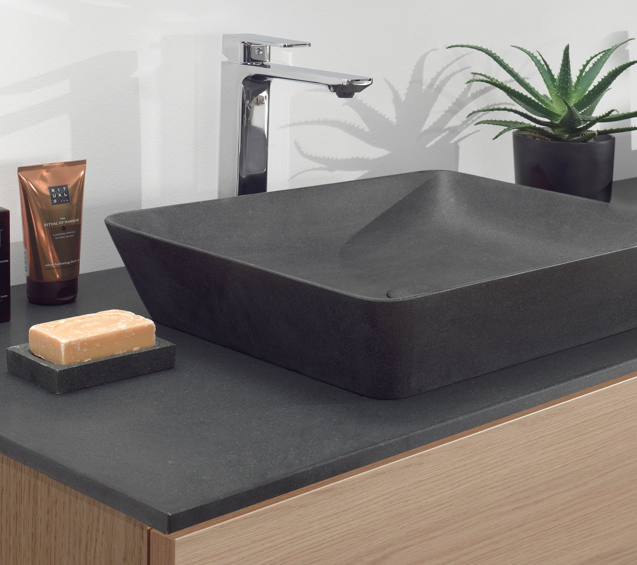 Balmani Stretto Einzel- oder Doppelwaschtischplatte, Granit poliert, 180 x 55 cm