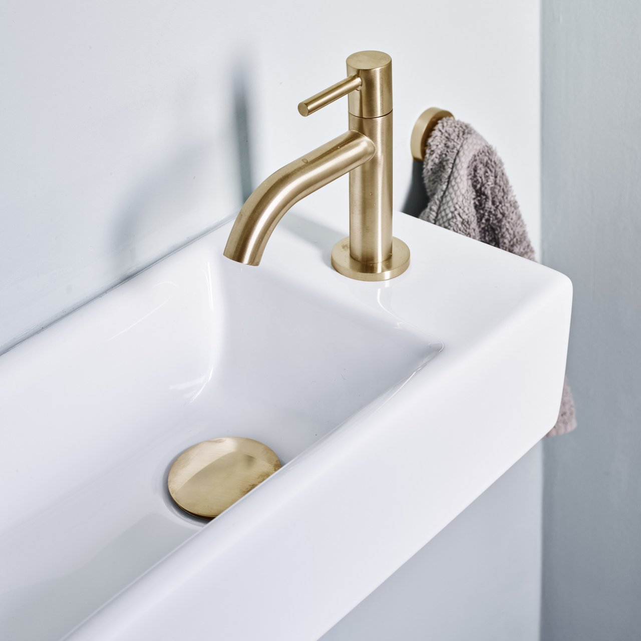 Luca Varess Cubic midi handenwasser glanzend wit Porselein rechts 40,5 x 20 cm inclusief brushed champaign gold kraan en toebehoren
