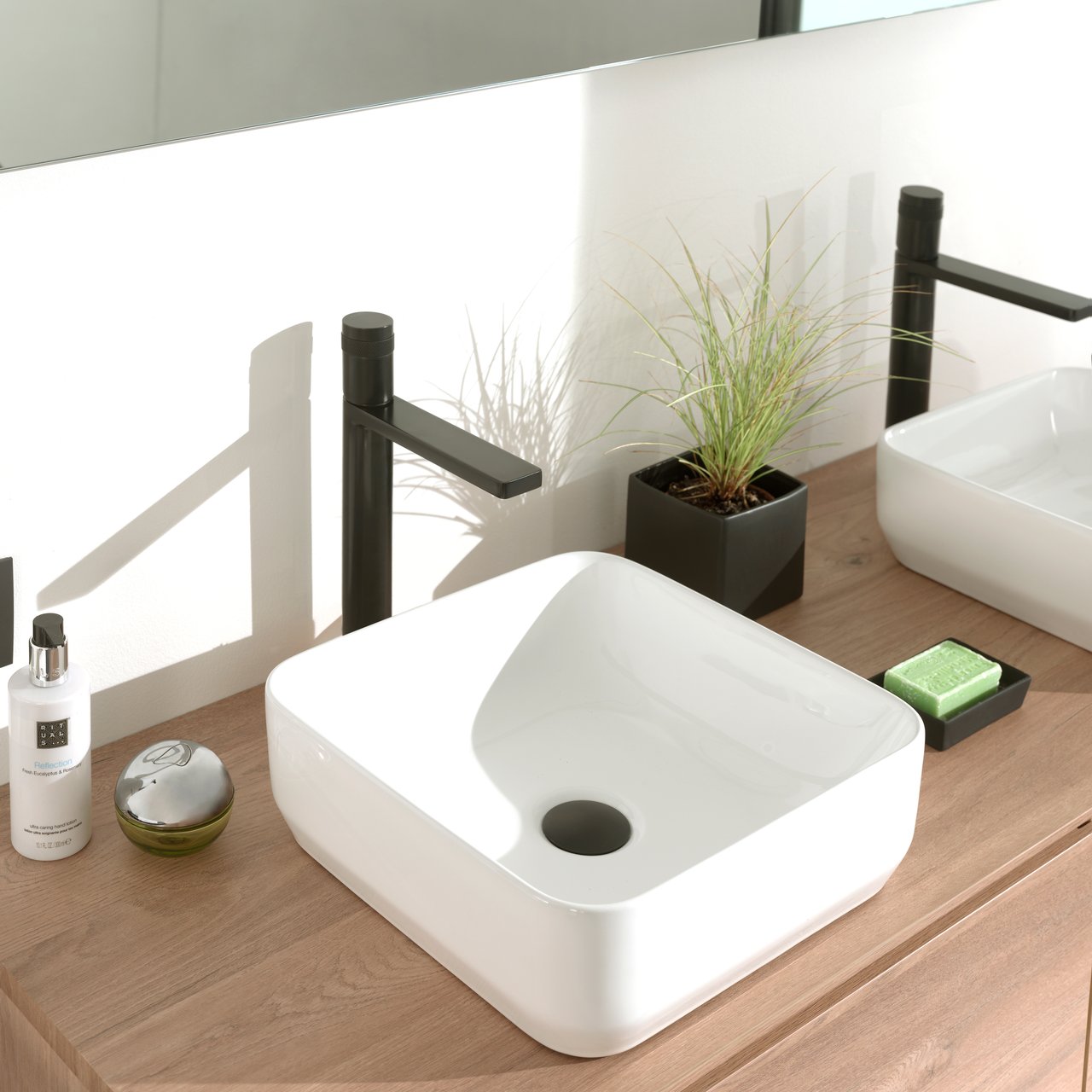 Luca Varess Messina vasque à poser porcelaine blanc mat carré 36 x 36 cm