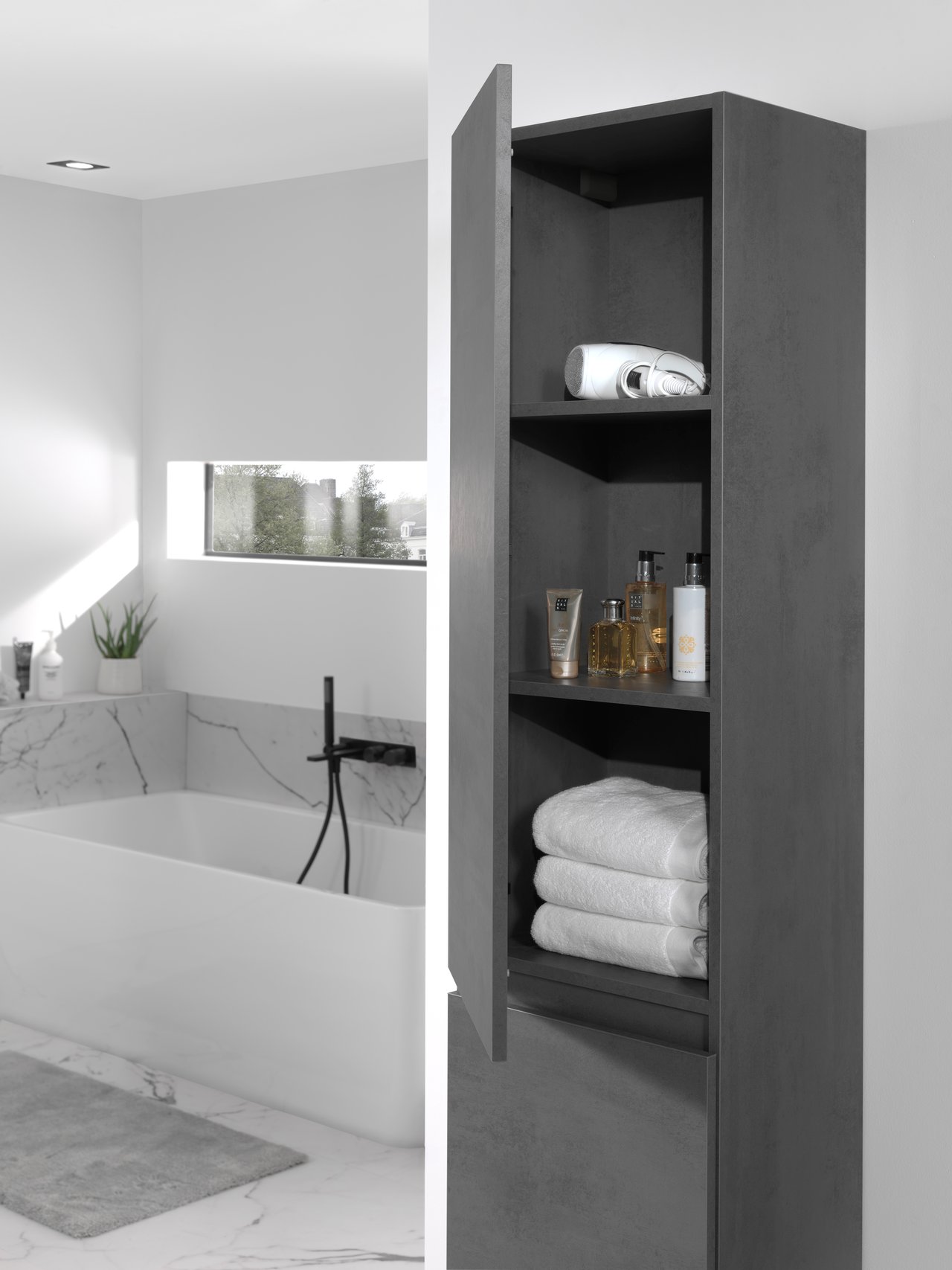 Balmani Lucida staande badkamerkast links beton donkergrijs 45 x 35 x 195 cm