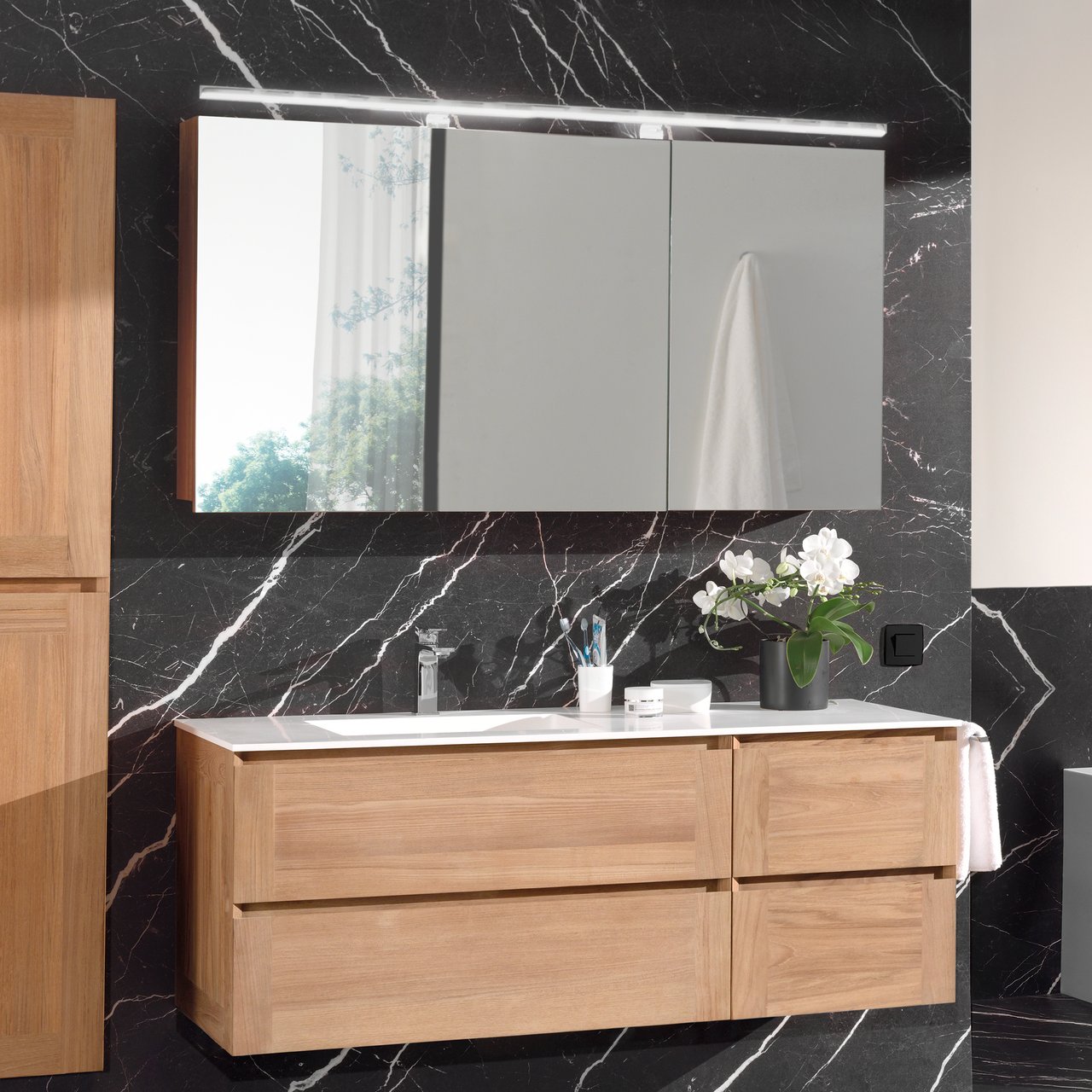 Balmani Mitra spiegelkast 135 x 18 cm teakhout