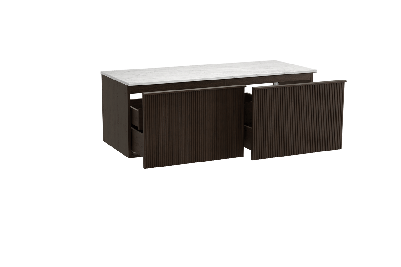 Balmani Forma hängendes Möbelstück Set: 135 x 55 cm, Geräucherte Eiche, mit Stretto Einzel- oder Doppel Waschtischplatte, Marmor, Carrara, Vertikale symmetrische gerade Rippe