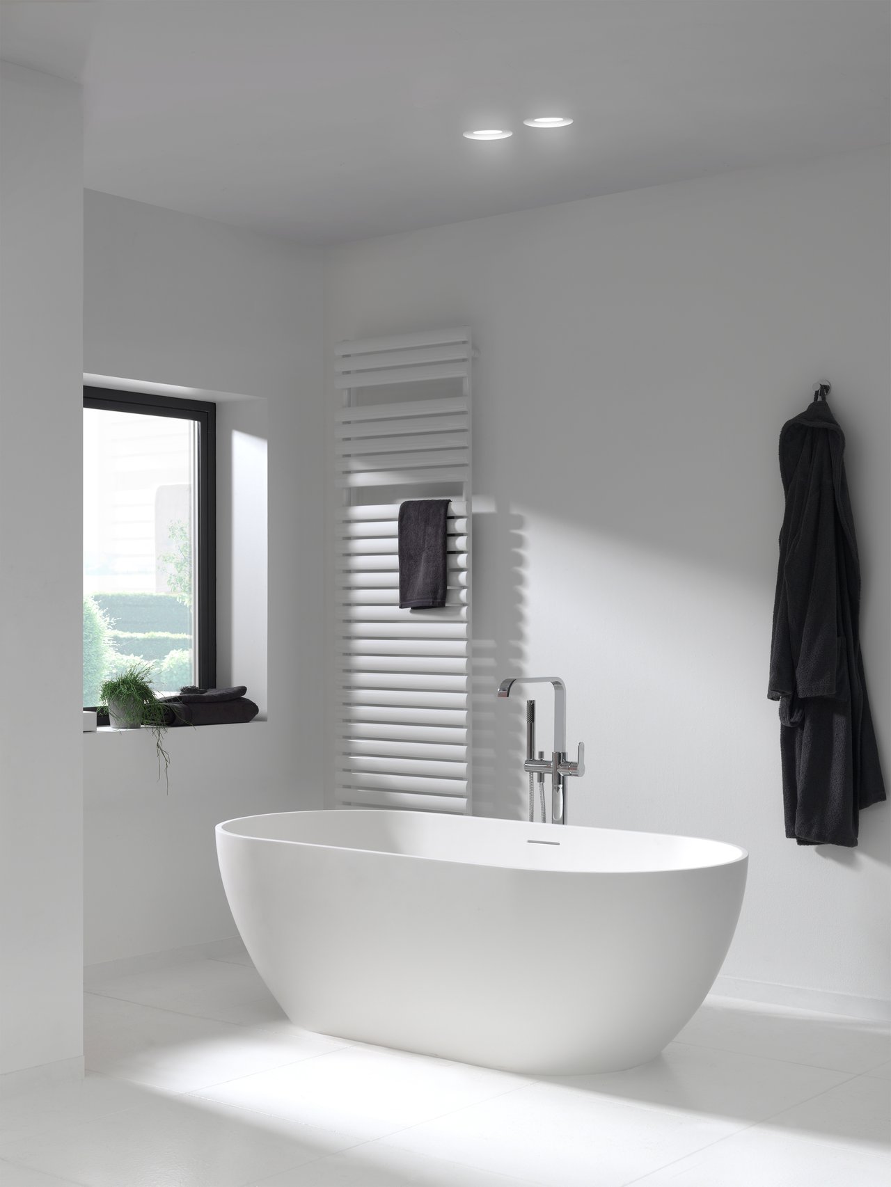 Luca Varess Monterosi oval freistehende Badewanne, 169 x 80 cm, Solid Surface, weiß matt