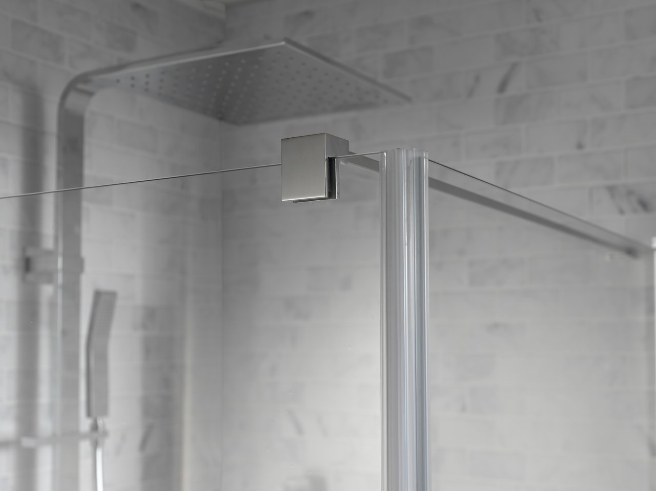 Luca Varess Romeo paroi de douche avec porte pivotante et paroi latérale fixe 90 x 90 cm verre transparent profil chrome brillant