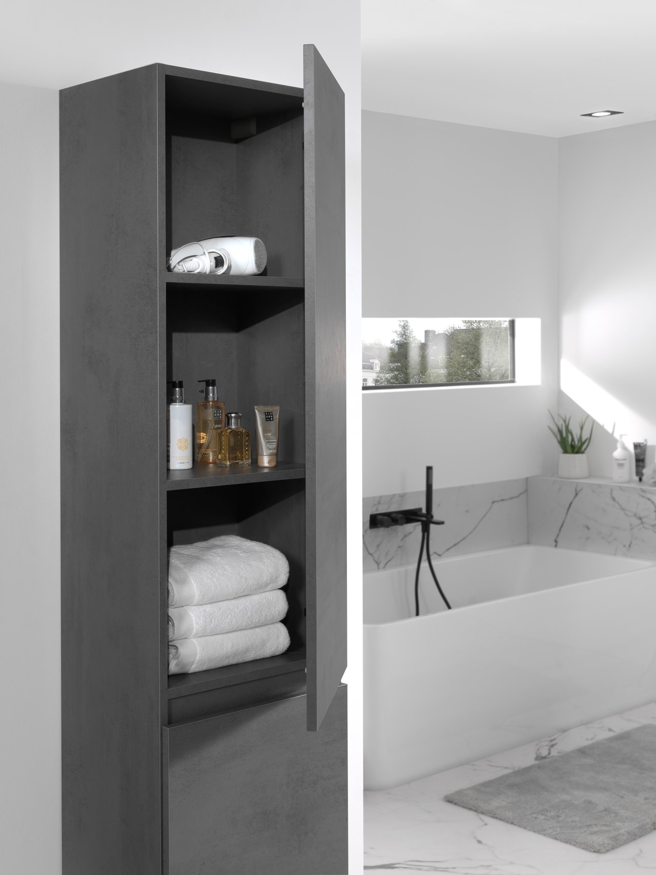 Balmani Lucida stehender Hochschrank rechts, Beton dunkelgrau, 45 x 35 x 195 cm