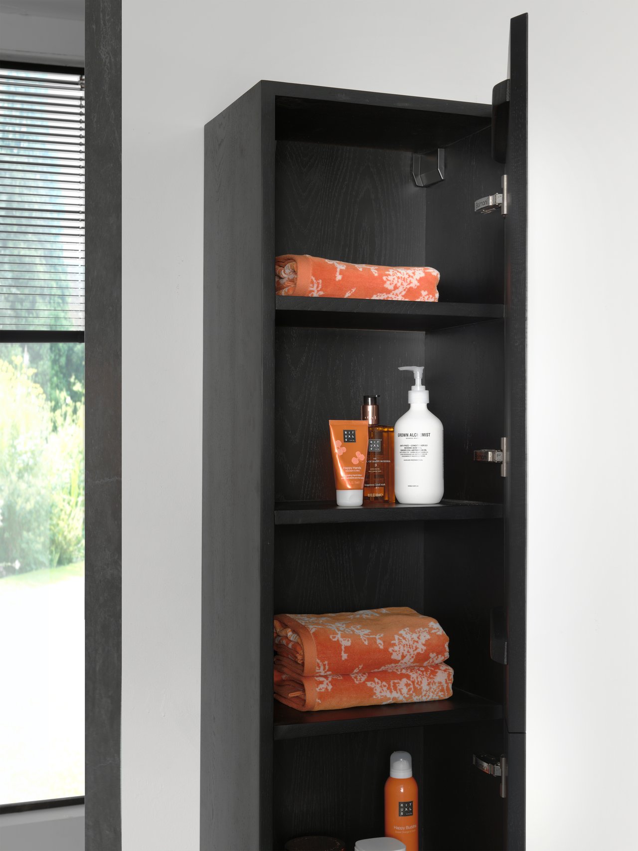 Balmani Forma zwevende badkamerkast zwart eiken 42 x 30 x 150 cm vert. sym. groef