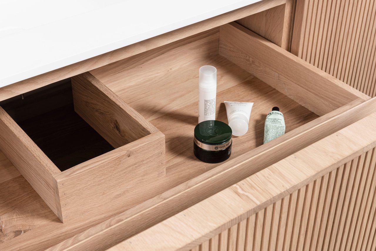 Balmani Forma meuble salle de bains suspendu 180 x 55 cm chêne naturel avec Tablo Arcato double vasque en solid surface blanc mat Nervure droite symétrique verticale